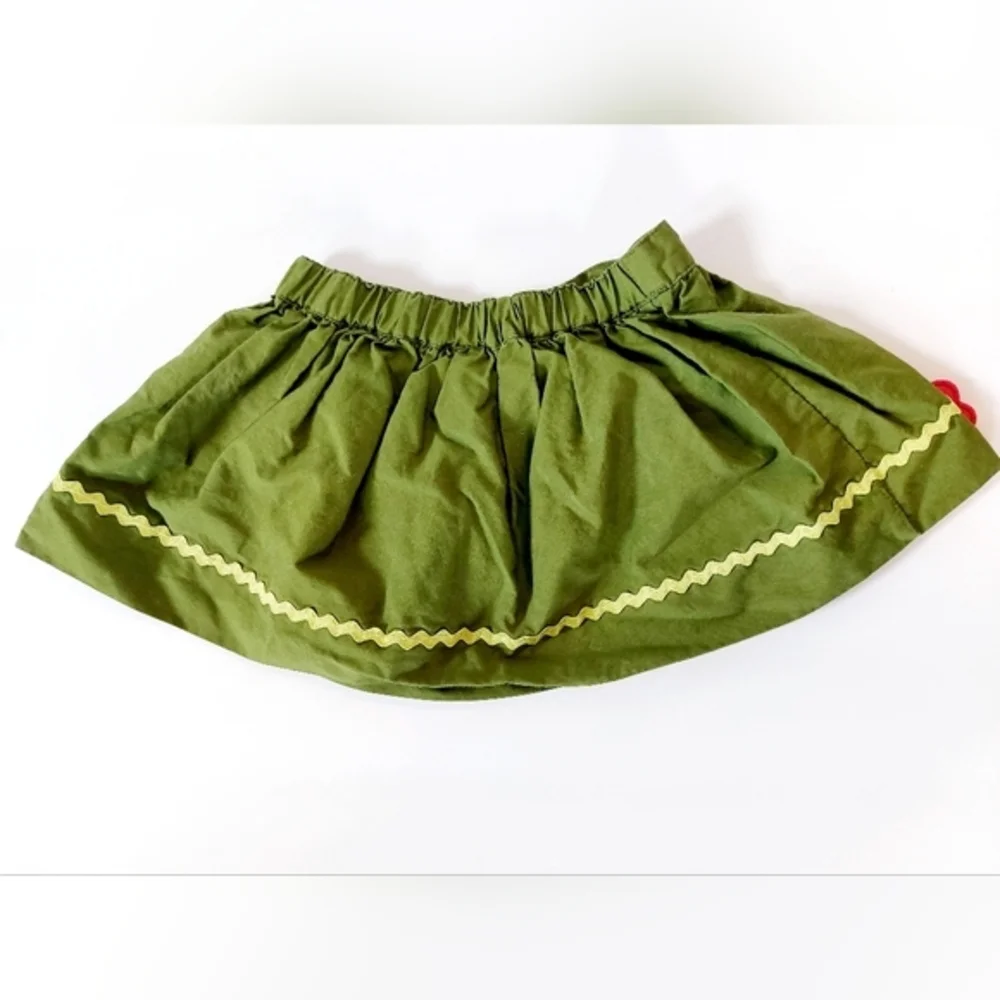 Set of‎ 2 Green Skirts Gymboree size 12-18 months